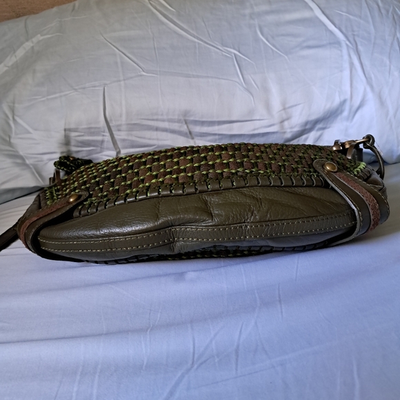 Isabella Fiore Large Green Woven Pine Cone Genuine Leather Hobo Handbag - Picture 7 of 14